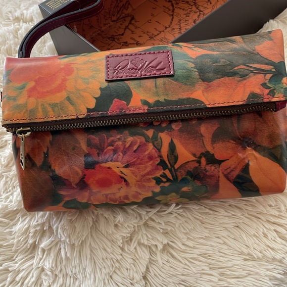 Patricia Nash Handbags - PATRICIA NASH WRISTLET HANDBAG